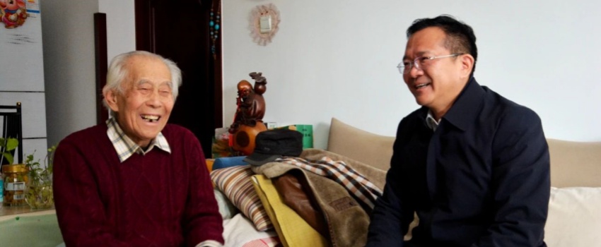 中國(guó)樂(lè)凱黨委領(lǐng)導(dǎo)看望慰問(wèn)樂(lè)凱老領(lǐng)導(dǎo)、老專家、老干部、老黨員及生活困難職工