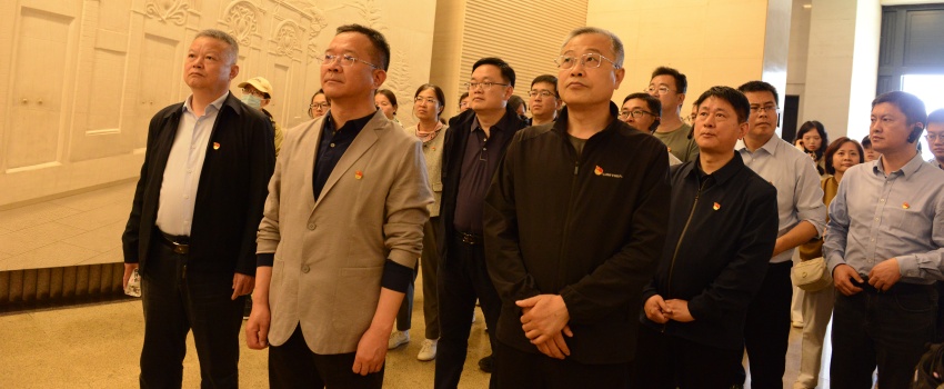 1中國樂凱黨委領導在西柏坡參觀學習-田嵐攝.jpg